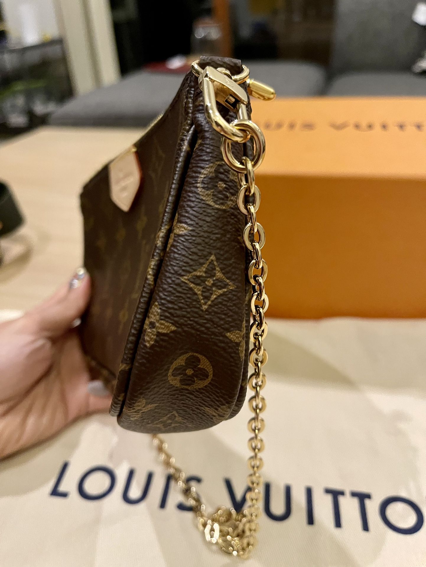 LV multi pochette bag for Sale in Chula Vista, CA - OfferUp