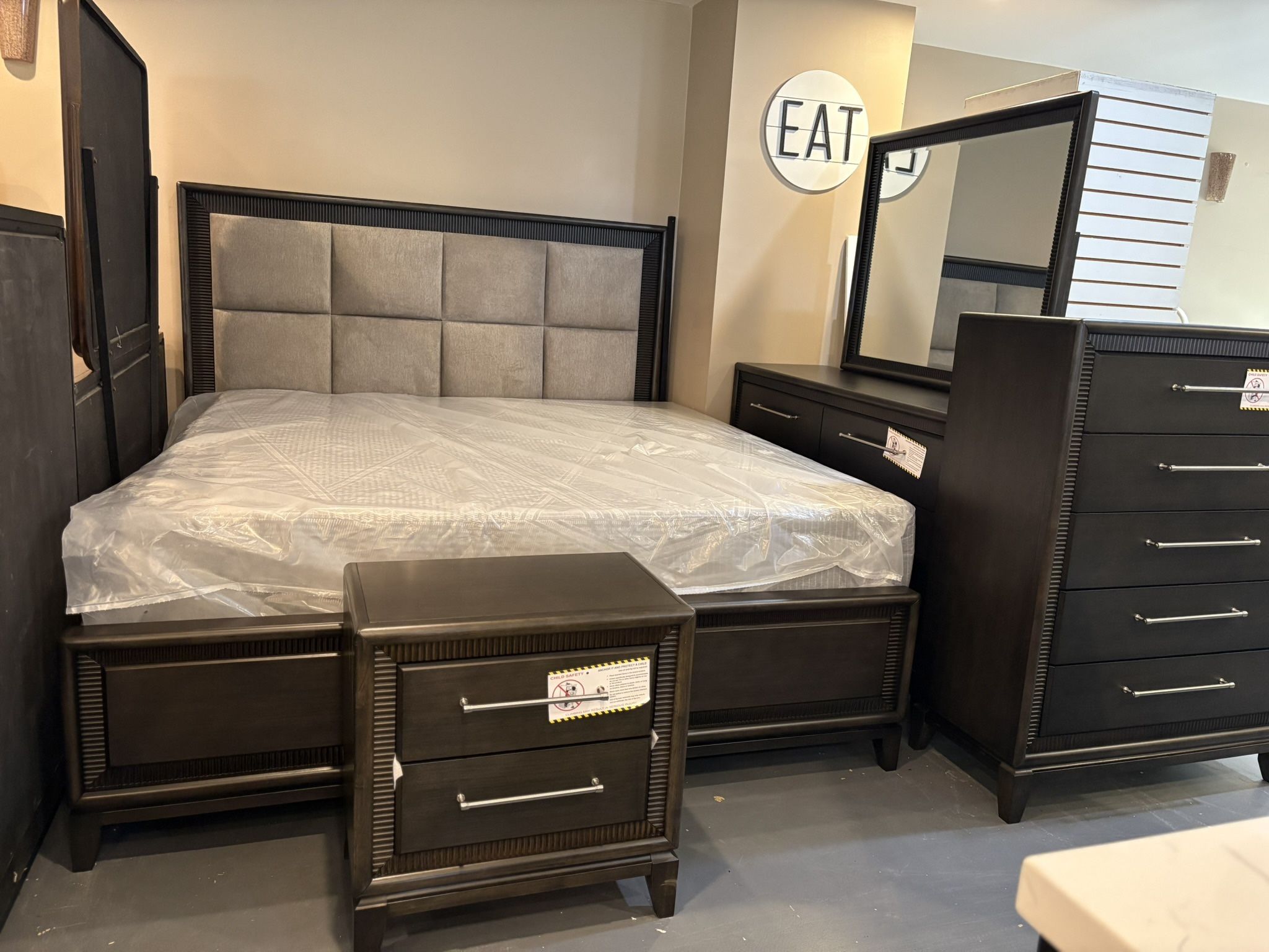 New King Bedroom Set
