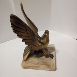 :Vintage Brass Eagle Statue on Onyx Base – Majestic Decor Piece 