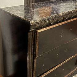 Bed Room Set with Matching Mirror 