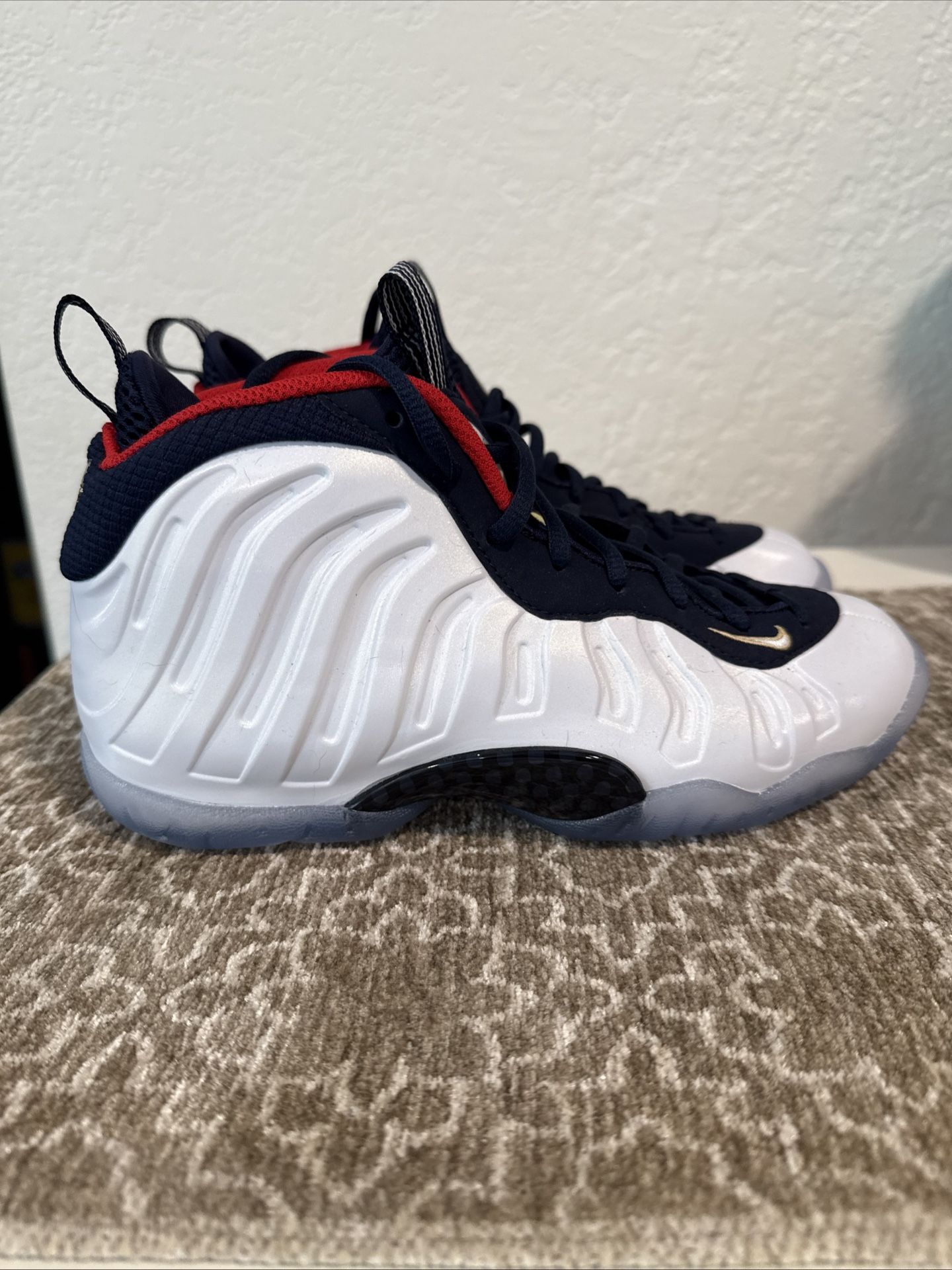 Nike air Foampoites Olympic Size 4Y New