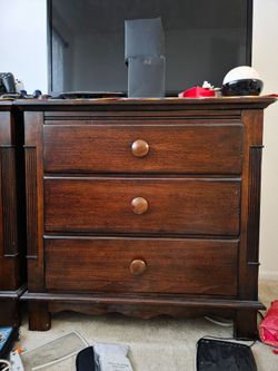 Small drawer dresser
