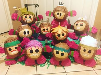 Kakamora piñatas