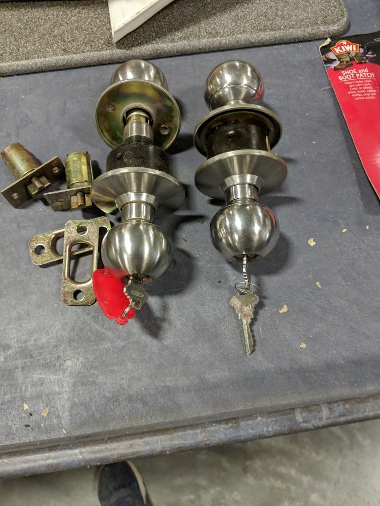 2 Locks With Keys
