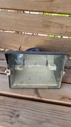 Outdoor Halogen Flood Light Fixture