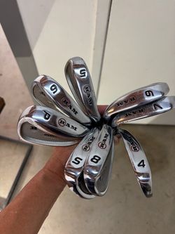 WOMEN'S-LADIES RIGHT HANDED GRAPHITE GOLF CLUBS - GOOD CONDITION!