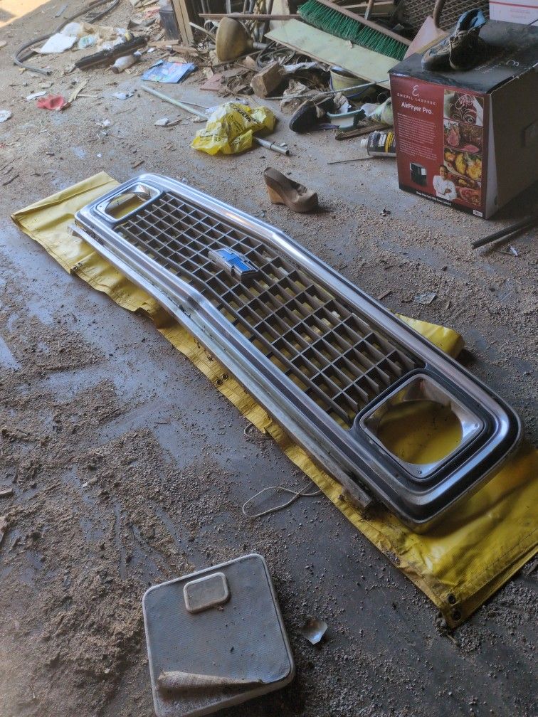 Chevy classic Pickup Truck Grill (Small Indent Below Emblem)
