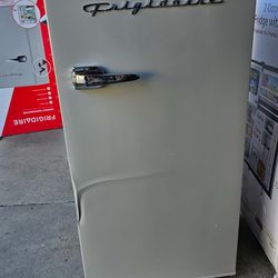 Frigedaire compact refrigerator 3.2cu.ft