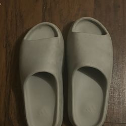 Yeezy Slides 