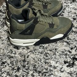 Kids Jordan  Retro 4 Size 4.5 