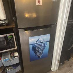 Medium Mini Fridge 7.3 Cubic Feet