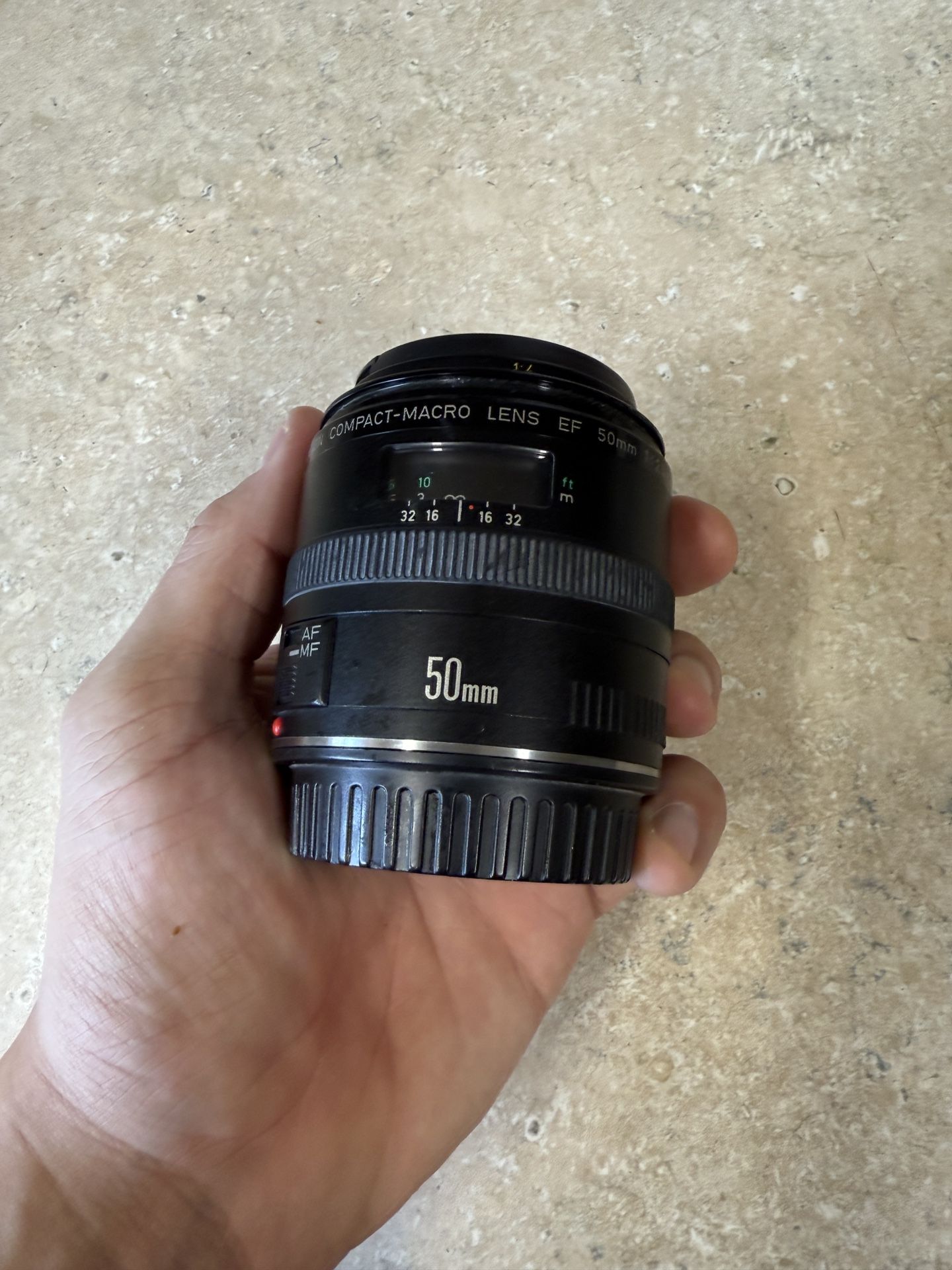Canon EF 50mm f/2.5 Macro