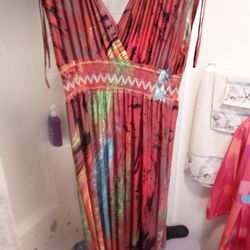 Beautiful light weight woman's dress fit xl-3x