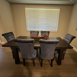 Expandable Dining Table