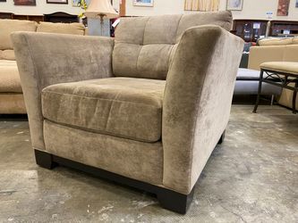 JONATHAN LOUIS Light Brown Tufted Accent Chair