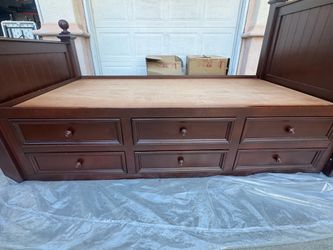 Wood bed frame with drawers - Twin