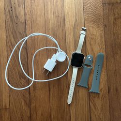 Apple Watch SE 44 mm with charger