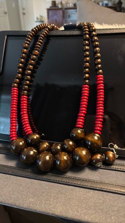 Paparazzi necklace and earrings
