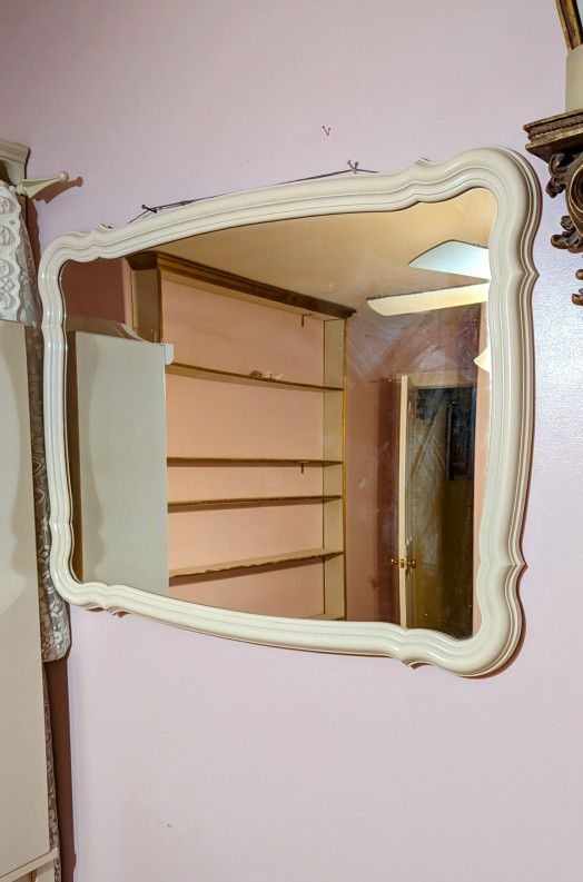 Wall Mount Vanity Mirror From Princess Room Set - Delivery Available