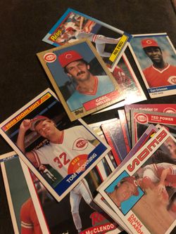 25 Vintage Collectible Baseball Cards (REDS)