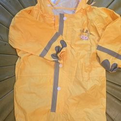 Barely used giraffe Muddy Buddy.  Size M (4t - 5t).