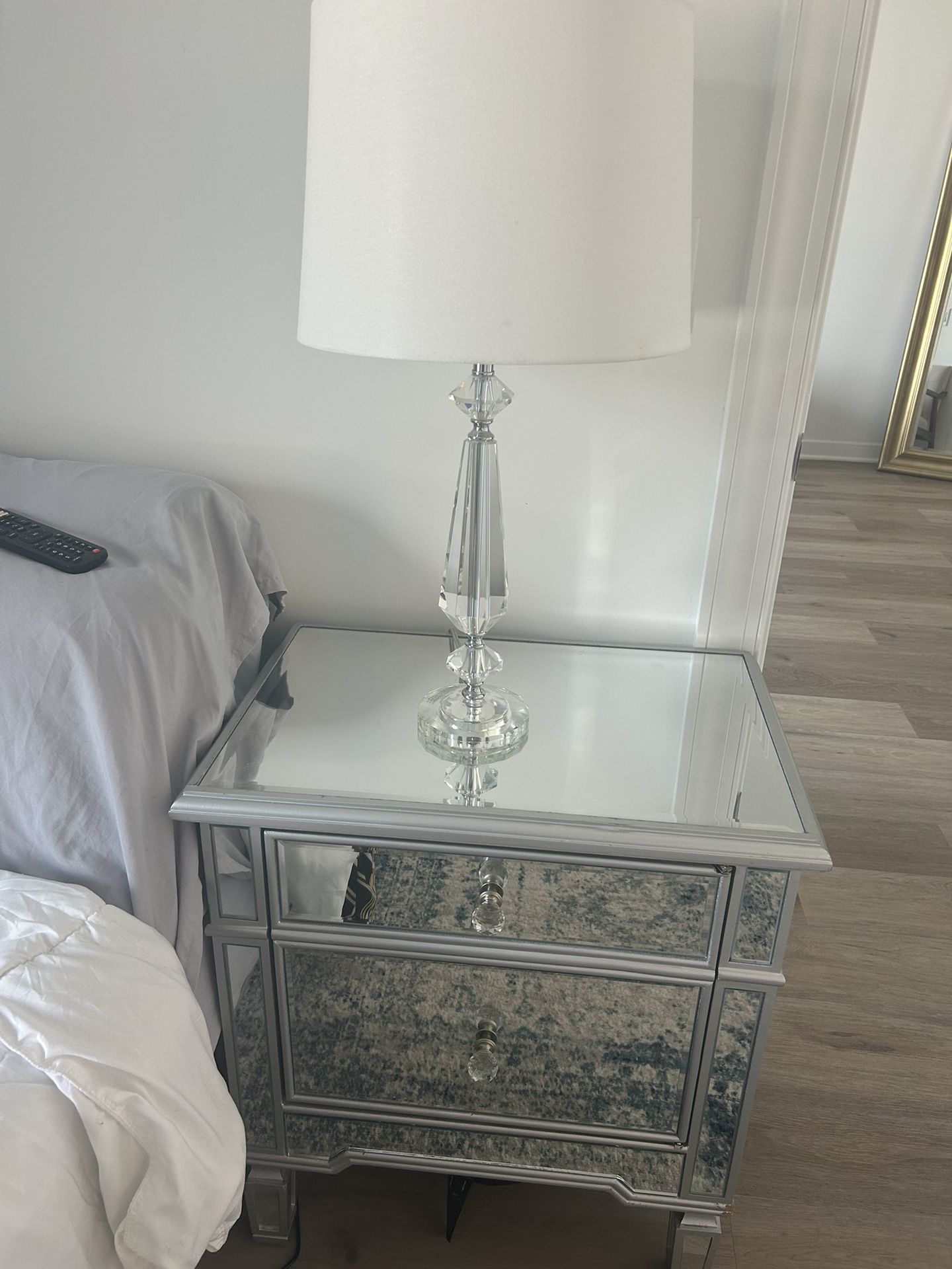 Complete Bedroom Set (2 Nightstands And dresser)