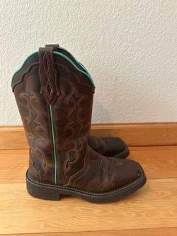 Size 7.5 Woman’s Justin cowgirl boots