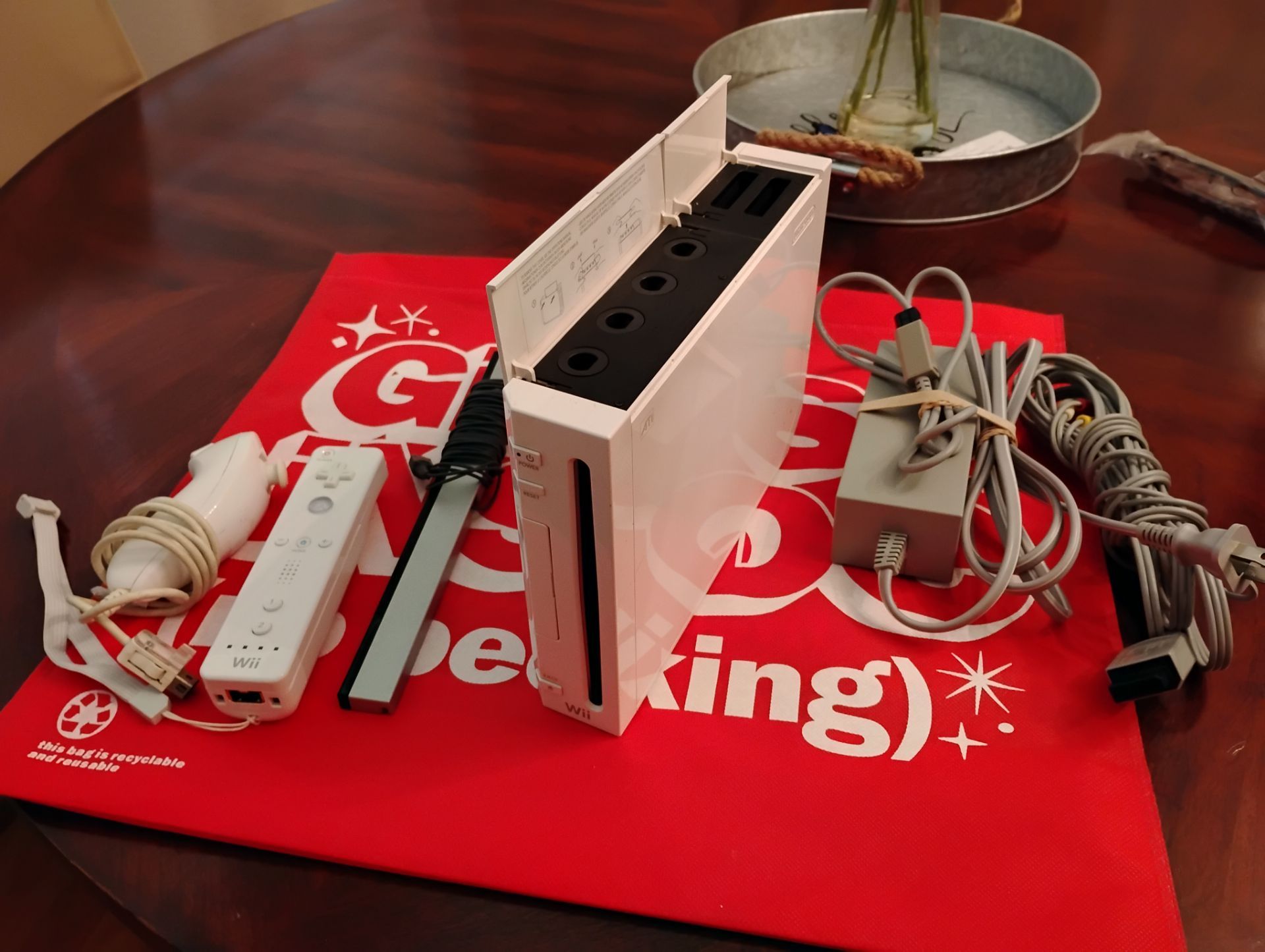White Nintendo Wii (GameCube Compatible)