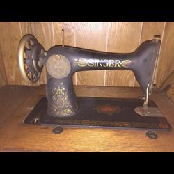 1920’s Antique Singer Sewing Machine