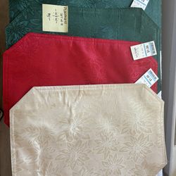 New (with tags) Various Holiday Table Dressings