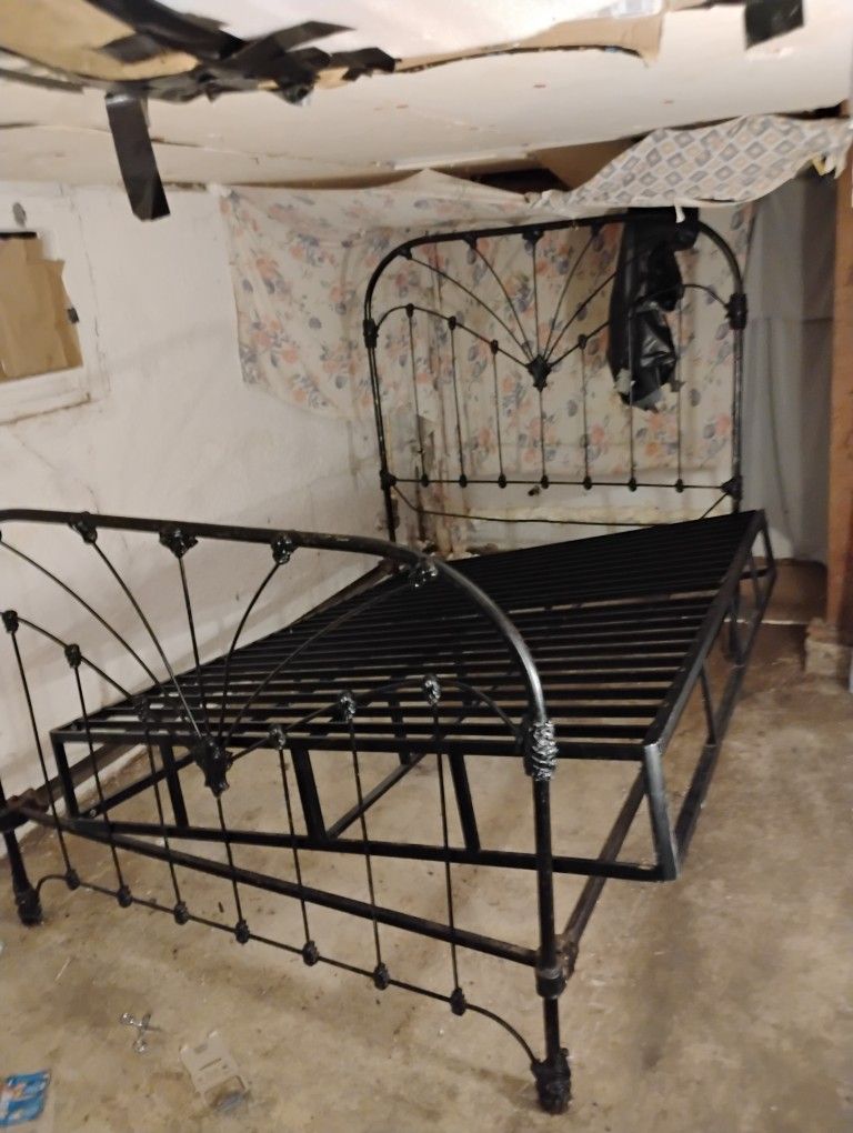 Antique Cast Iron Bed Frame
