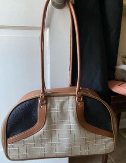 Pet Carrier Bag with Mesh Ventilation