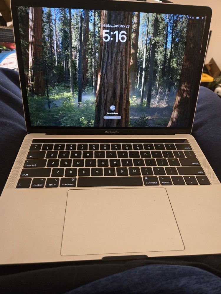 2018 13" Touchbar Macbook Pro 2.7Ghz i7 16Gb Ram 512Gb SSD