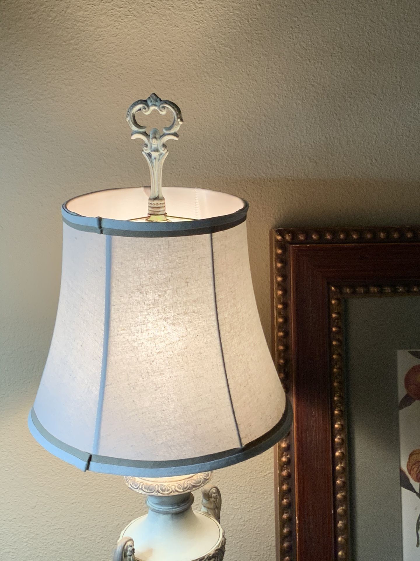 GORGEOUS TRADITIONAL LAMP WITH NEW SHADE