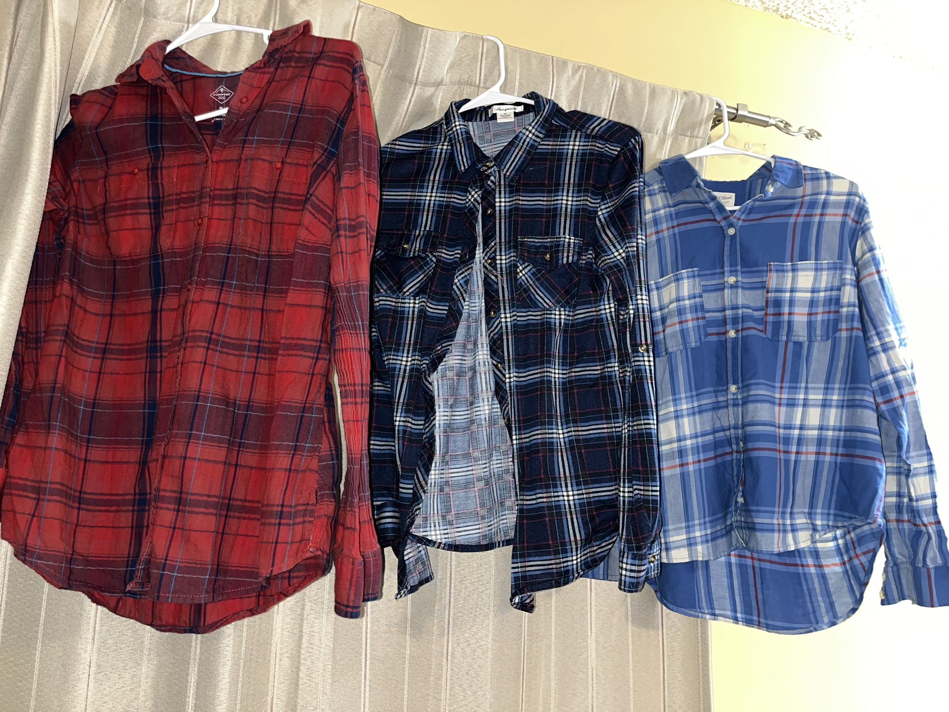 Women’s Size Medium Plaid Shirts