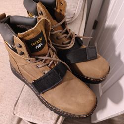 Cougar Paws Style:CPPP W/ Traction pads worn twice 