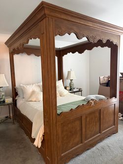 Beautiful OakCanopy Bed