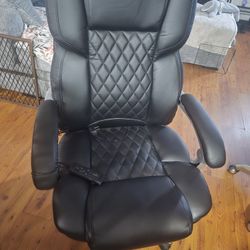 Like NEW Office Desk Chair W/HEAT AND MESSAGE!!!