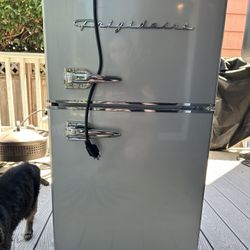 Frigidaire mini fridge