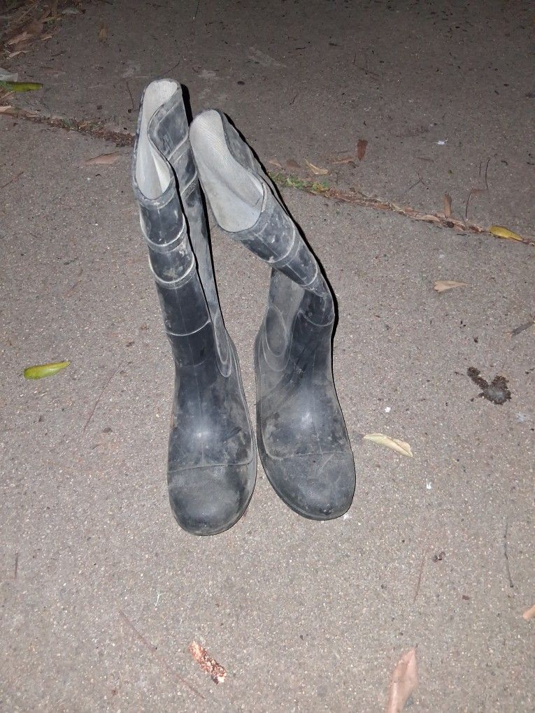 Rain Boots Size 8