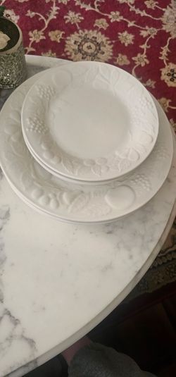 Gibson White Embossed Fruit Plates Set (8 Pieces) - Dinner & Salad