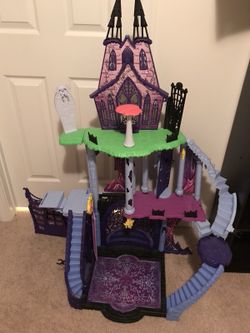 Monster high castle/catacombs