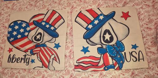 Snoopy zipper throw pillows