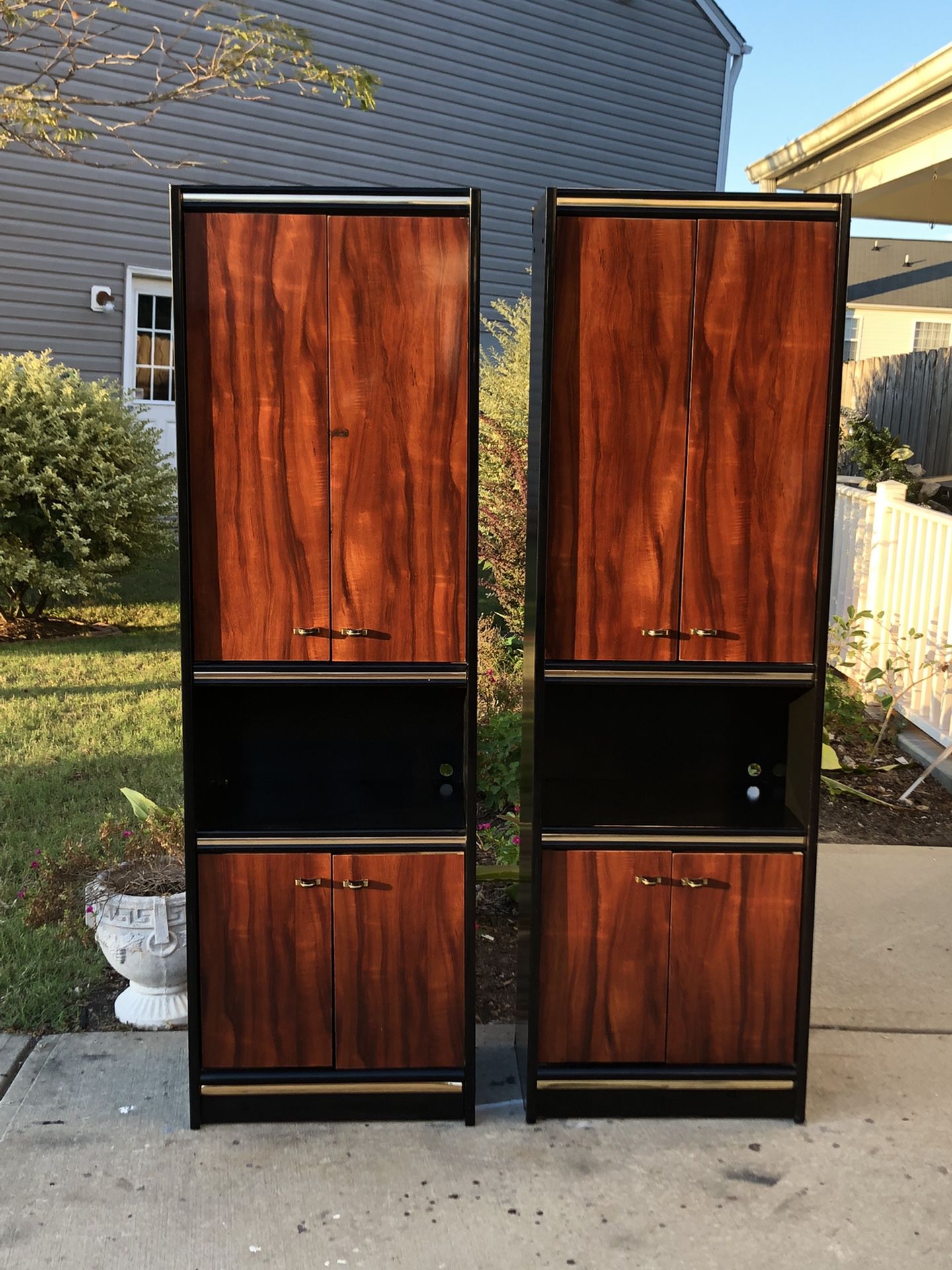 2 Storage Cabinet With Doors.  Has Top And Lower Storage. Very Good. Delivery Available . Hablar Espanol 