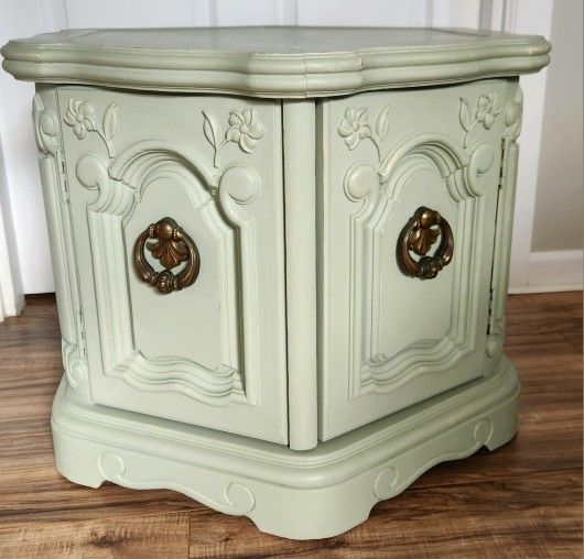 Vintage Painted Oak End Table / Night Stand / Accent Table