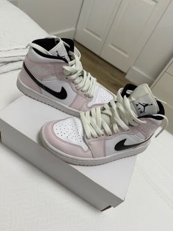 Nike  Air Jordan 1 Mid Barely Rose W