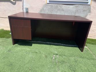 Single-Pedestal Executive/Office Desk