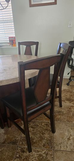Round Dining Table with Leather Chairs