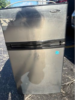 Mini fridge