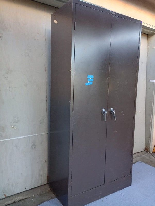 Metal Storage Cabinet With Key With Adjustable Shelves